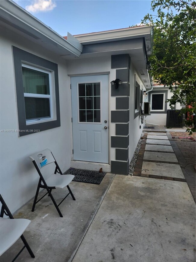 1270 NE 143rd St in North Miami, FL - Building Photo - Building Photo