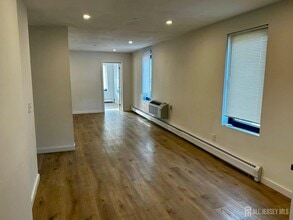 9 Fraser St in Woodbridge Township, NJ - Building Photo - Building Photo