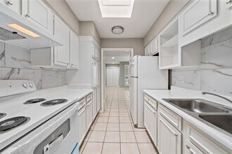 9809 Richmond Ave. in Houston, TX - Building Photo - Building Photo