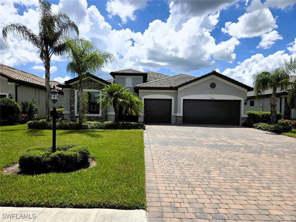 17665 Kinzie Ln in Estero, FL - Building Photo
