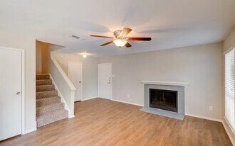 7058 W Gulf Bank Rd in Houston, TX - Building Photo