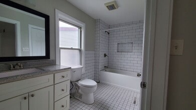 6015 Desmond St in Cincinnati, OH - Building Photo - Building Photo