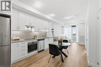 461 Green Rd in Hamilton, ON - Building Photo - Building Photo