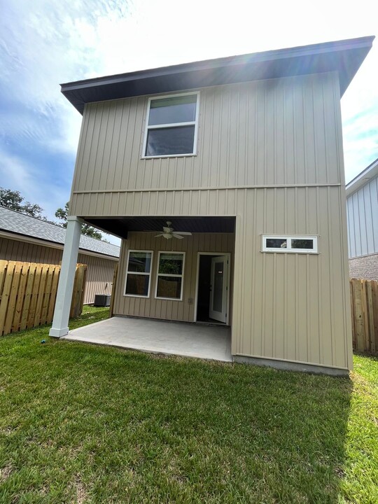 61 9th Ave in Shalimar, FL - Building Photo