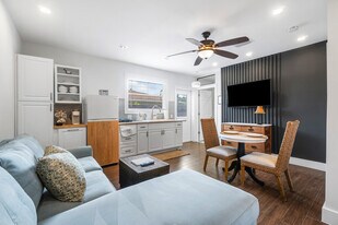 43 W Plumosa Ln in Greenacres, FL - Building Photo