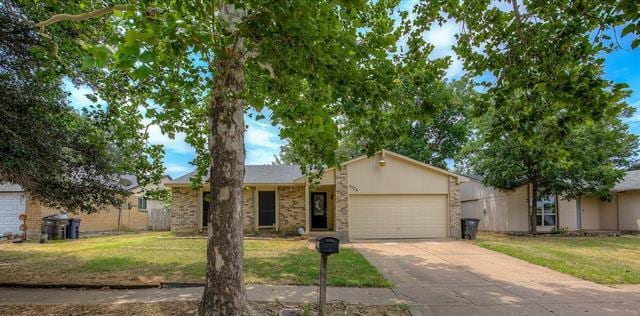 4024 Bristlecone Ln in Fort Worth, TX - Foto de edificio - Building Photo