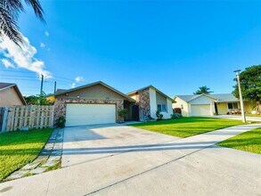 8948 SW 18th Rd in Boca Raton, FL - Building Photo - Building Photo