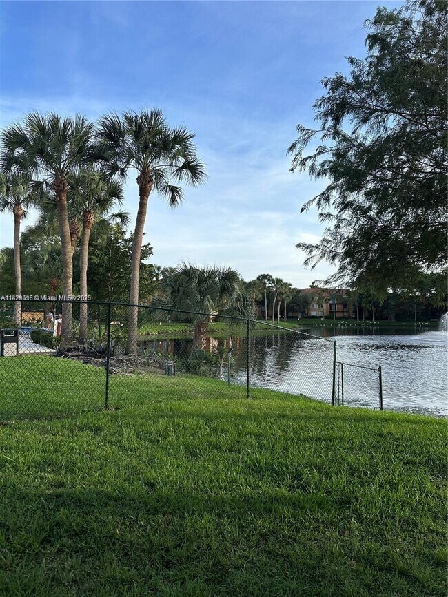 10725 Cleary Blvd in Plantation, FL - Building Photo - Building Photo