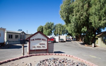 The Shady Rest in Henderson, NV - Building Photo - Building Photo