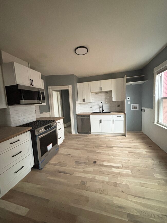 46 Evelyn St, Unit 3 in Boston, MA - Foto de edificio - Building Photo