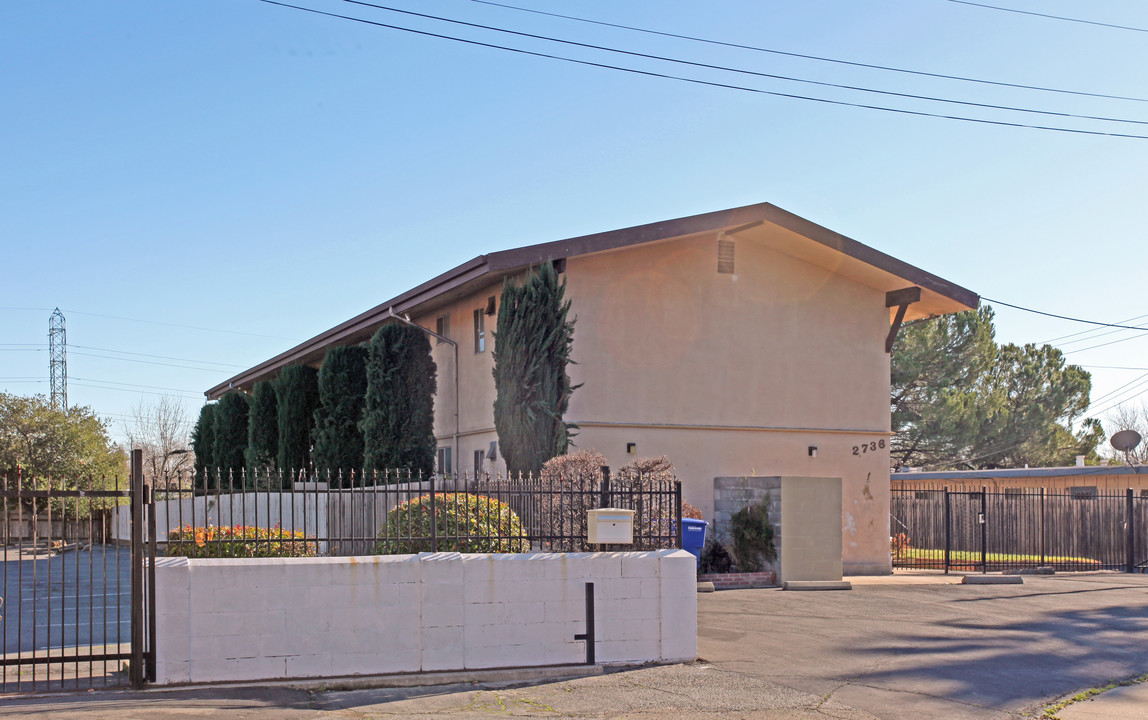 2736 Connie Dr in Sacramento, CA - Building Photo