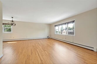 126 Fisher Ave in Eastchester, NY - Building Photo - Building Photo