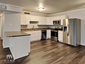 5650 S 46th Pl in Phoenix, AZ - Foto de edificio - Building Photo