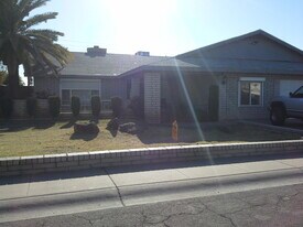 8350 N 50th Dr in Glendale, AZ - Building Photo