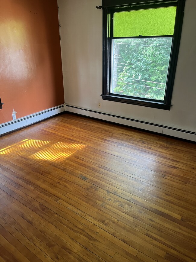 33 Chestnut St in Southbridge, MA - Foto de edificio - Building Photo