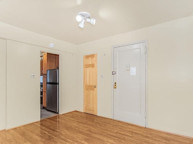 property at 1425 Thieriot Ave