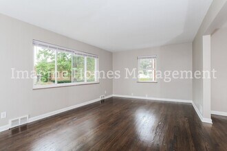 4168 Paxton Woods Ln in Cincinnati, OH - Foto de edificio - Building Photo