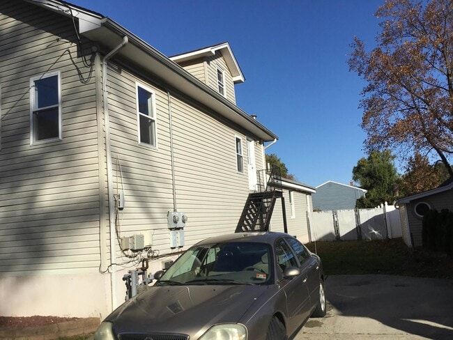 90 Union Ave in Little Ferry, NJ - Building Photo - Building Photo