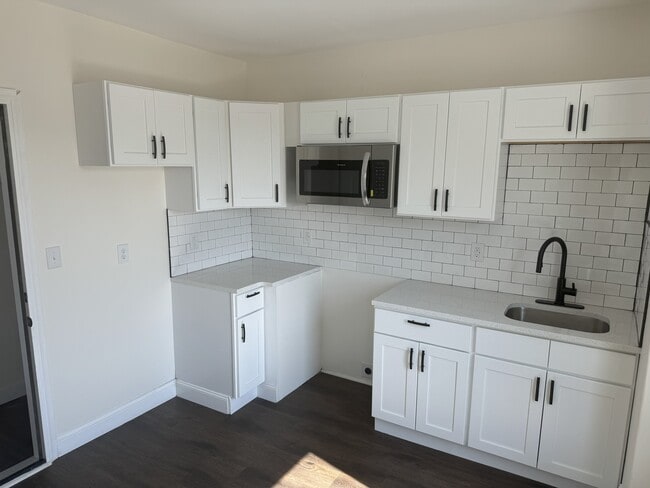 106 N 9th St