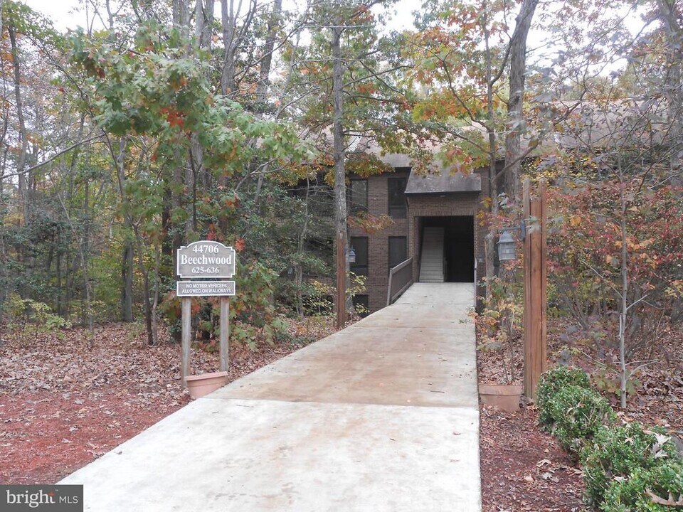 44706 Beechwood Ct in California, MD - Building Photo