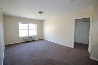 Village Apartments in Uncasville, CT - Building Photo - Building Photo