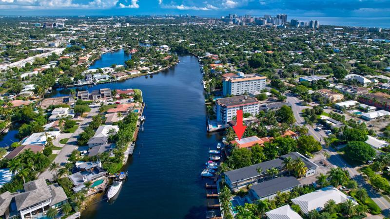 Middle River Apartments in Fort Lauderdale, FL - Building Photo