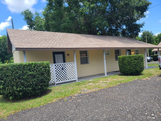 1757 N Woodland Blvd in DeLand, FL - Building Photo - Building Photo