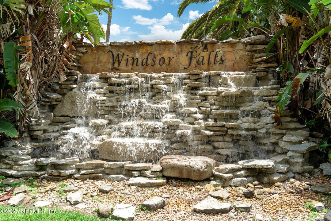 7055 Deer Lodge Cir in Jacksonville, FL - Building Photo