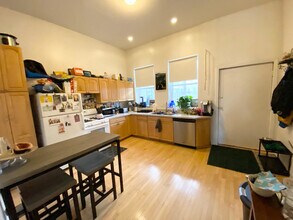 1350 N Wolcott Ave-Unit -1S in Chicago, IL - Foto de edificio - Building Photo