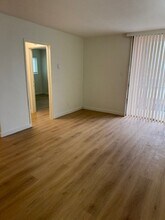 13401 Victory Blvd, Unit #8 in Van Nuys, CA - Building Photo - Building Photo