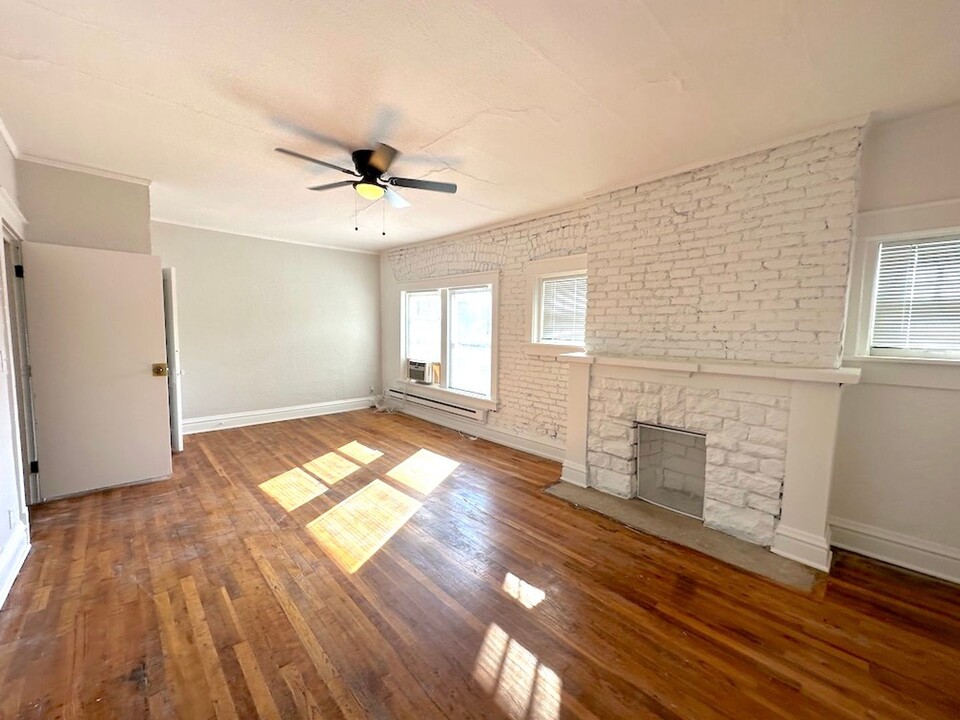 4007 Holly St in Kansas City, MO - Foto de edificio