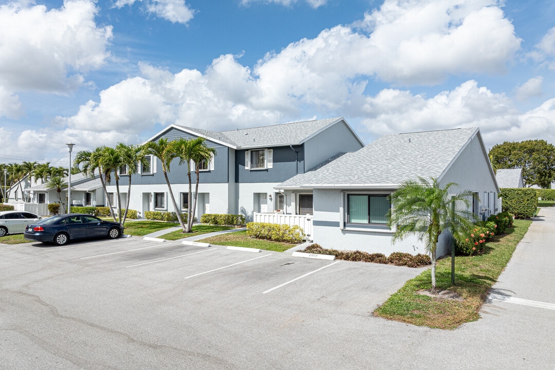 Arbours of the Palm Beaches in West Palm Beach, FL - Building Photo