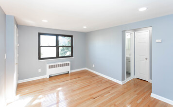 Boulevard Apartments in Hasbrouck Heights, NJ - Foto de edificio - Interior Photo