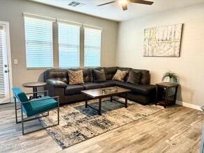 3708 E Kerry Ln in Phoenix, AZ - Building Photo - Building Photo