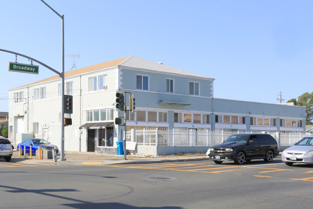 707-727 Broadway St in Vallejo, CA - Foto de edificio