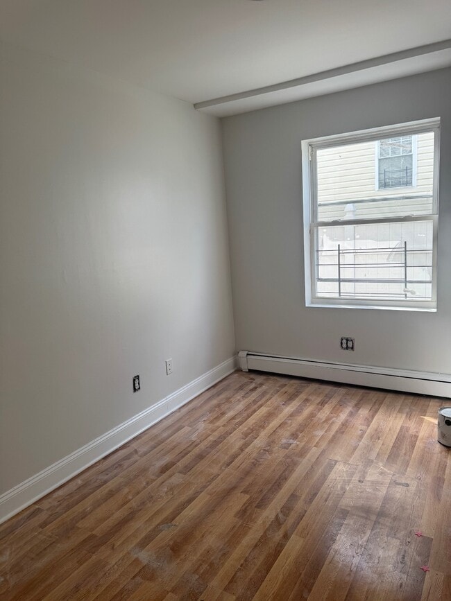 557 Beach 47th St in Queens, NY - Building Photo - Building Photo