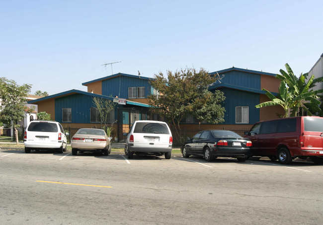 1600-1602 Cedar Ave in Long Beach, CA - Foto de edificio - Building Photo