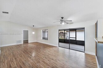 5308 NW 92nd Ave in Sunrise, FL - Building Photo - Building Photo