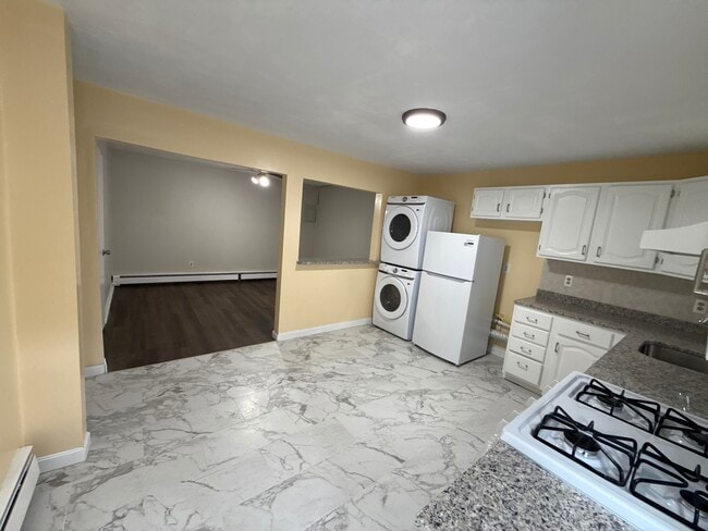 20 Madison St, Unit Master Room
