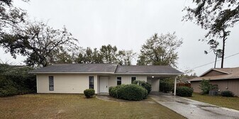 1000 Pineview Dr in Valdosta, GA - Building Photo