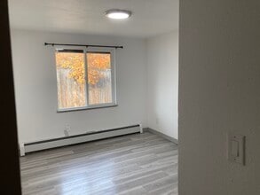 1021 Turpin St in Anchorage, AK - Building Photo - Building Photo