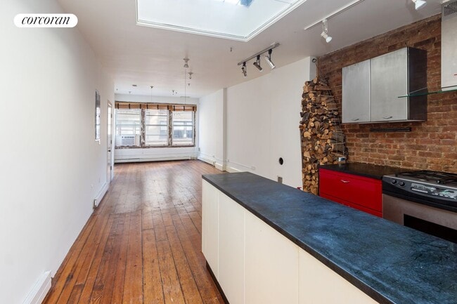 143 W 21st St in New York, NY - Building Photo - Building Photo