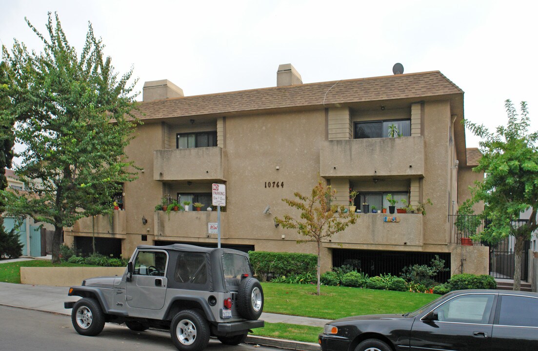 Woodbine Apartments in Los Angeles, CA - Foto de edificio