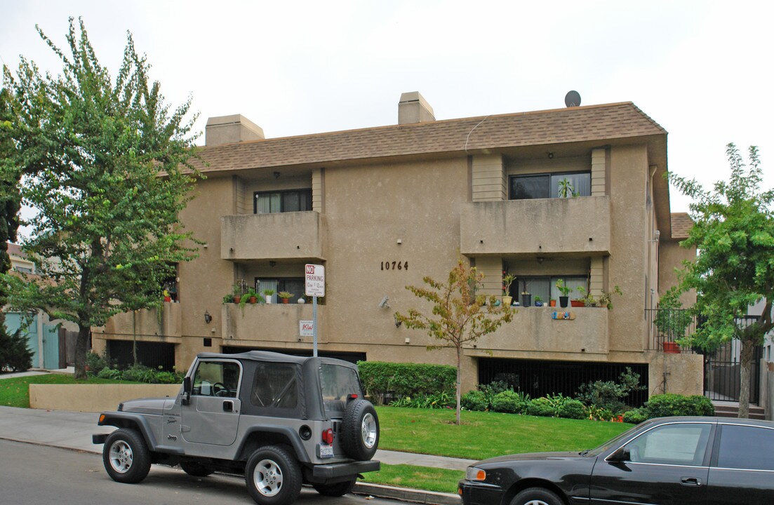 Woodbine Apartments in Los Angeles, CA - Building Photo