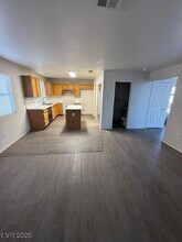 5402 Night Swim Ln in Las Vegas, NV - Building Photo - Building Photo