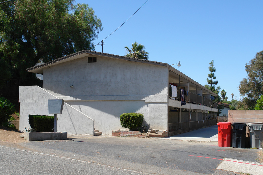 Hillside Manor in Vista, CA - Building Photo