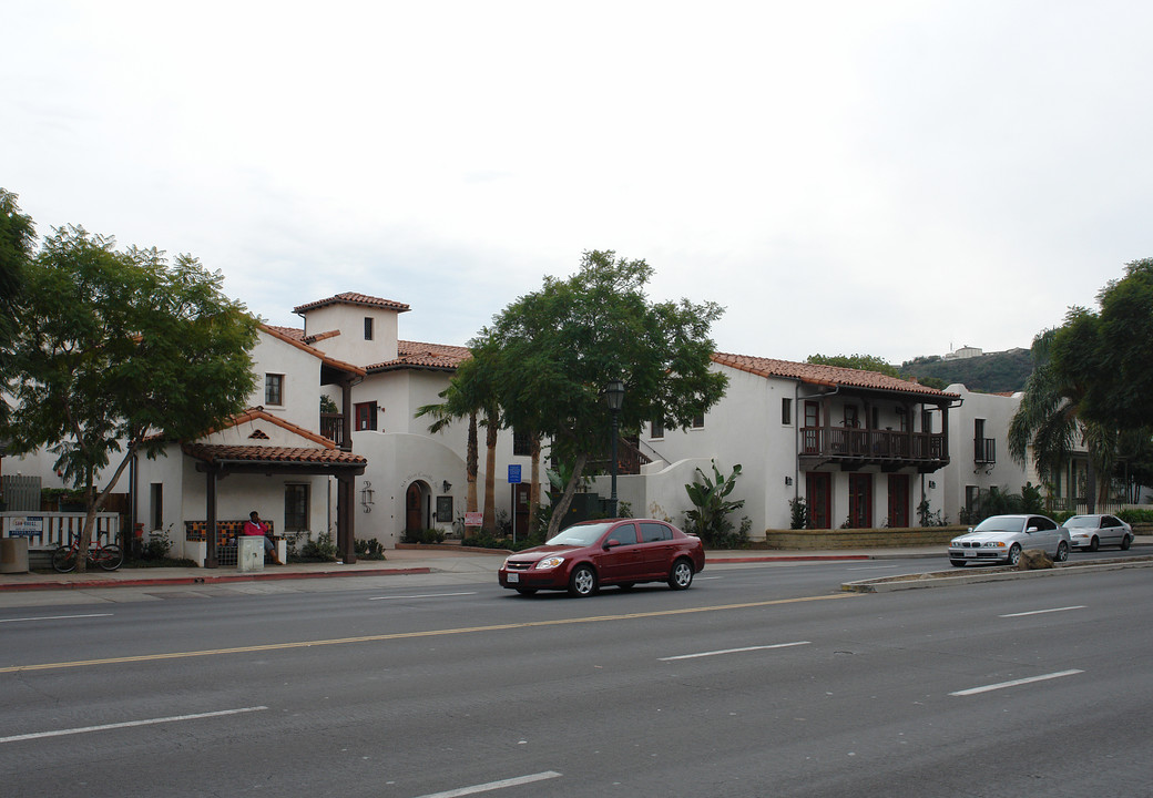 El Carrillo Apartments in Santa Barbara, CA - Building Photo