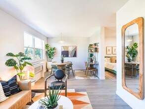 Modera Woodstock in Portland, OR - Foto de edificio - Building Photo