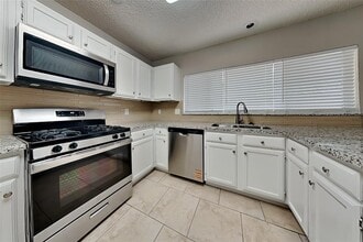 46 Sandpebble Dr in Spring, TX - Building Photo - Building Photo
