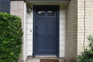 10018 Knoboak Dr in Houston, TX - Building Photo